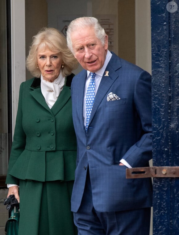 Le prince Charles, prince de Galles, Camilla Parker Bowles, duchesse de Cornouailles arrivent pour une visite à la fondation Trinity Buoy Wharf, un site de formation pour les arts et la culture à Londres, Royaume Uni, le jeudi 3 février 2022. 
