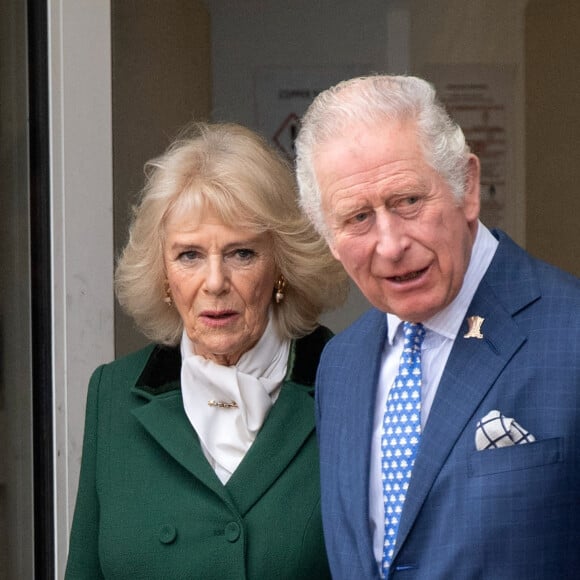 Le prince Charles, prince de Galles, Camilla Parker Bowles, duchesse de Cornouailles arrivent pour une visite à la fondation Trinity Buoy Wharf, un site de formation pour les arts et la culture à Londres, Royaume Uni, le jeudi 3 février 2022. 