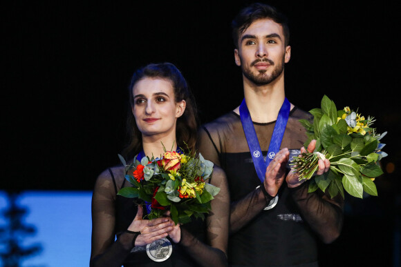 Les patineurs français Gabriella Papadakis et Guillaume Cizeron remportent une médaille d'argent aux championnats d'europe de danse sur glace à Graz, Autriche le 25 janvier 2020.