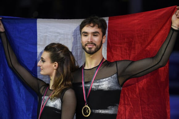 Les Français Gabriela Papadakis et Guillaume Cizeron remportent la finale du Grand Prix de danse sur glace à Turin, le 7 décembre 2019.