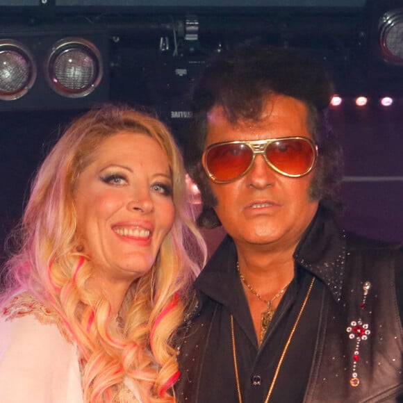 Exclusif - Loana (Loana Petrucciani), Eric Prayer (sosie d'Elvis Presley) - Concert de Eryl Prayer (sosie d'Elvis Presley) lors de la tournée "Elvis Tour intimiste" avec la participation de Loana au bateau théâtre "Le Nez Rouge" à Paris, le 26 juin 2021. © Christophe Clovis / Bestimage