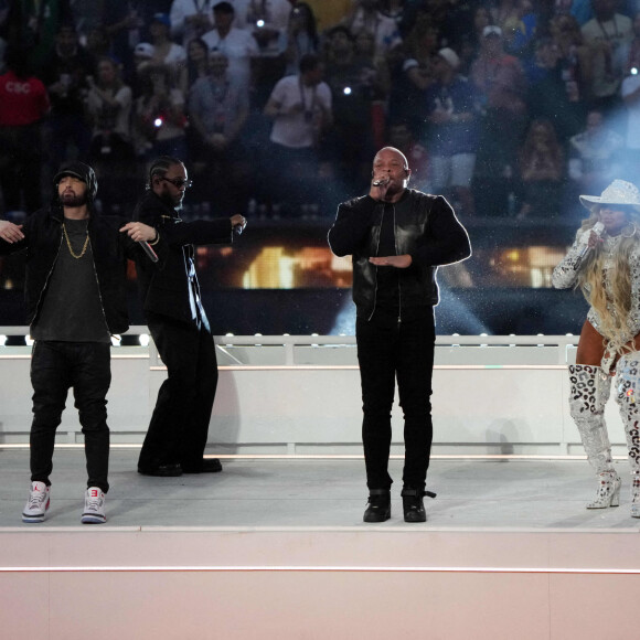 Eminem, Dr. Dre, Mary J. Blige et Snoop Dogg pendant la mi-temps du Super Bowl LVI à Los Angeles, le 13 février 2022. Photo USA Today Sports/SPUS/ABACAPRESS.COM