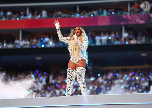 Mary J. Blige pendant la mi-temps du Super Bowl LVI à Los Angeles, le 13 février 2022. Photo USA Today Sports/SPUS/ABACAPRESS.COM