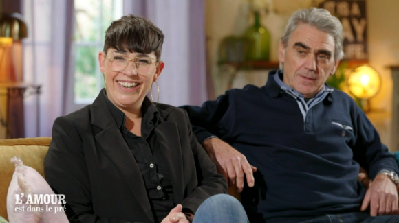 Jean-Paul et Emmanuelle lors du tournage du portrait de "L'amour est dans le pré 2022", diffusé le 14 février, sur M6
