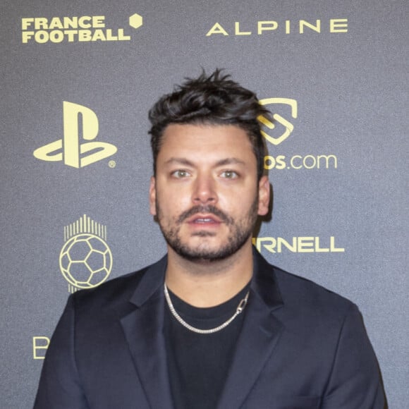 Kev Adams - Photocall de la cérémonie du Ballon d'Or 2021 au Théâtre du Châtelet le 29 novembre 2021. © Cyril Moreau/Bestimage 