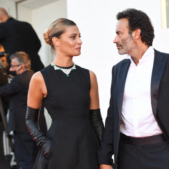 Anthony Delon (Costume Giorgio Armani, chaussures Church's, Bulgari) et sa compagne Sveva Alviti ( (Robe Valentino, bijoux Bulgari, chaussures Roger Vivier ) lors de la cérémonie d'ouverture de la 77ème édition du festival international du film de Venise (Mostra) le 2 septembre 2020. © Piergiorgio Pirrone / LaPresse / Bestimage