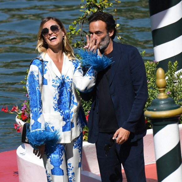 Anthony Delon et sa compagne Sveva Alviti arrivent à l'hôtel Excelsior lors de la 77ème édition du festival international du film de Venise (Mostra) le 2 septembre 2020. 