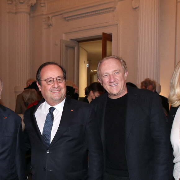 François Pinault Jr., François Pinault, François Hollande, François-Henri Pinault et Julie Gayet - Vernissage de l'exposition de Charles Ray à la Bourse du Commerce à Paris. Le 15 février 2022. @ Bertrand Rindoff/Bestimage