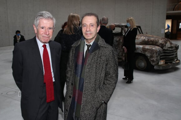Alain Minc et Bruno Racine - Vernissage de l'exposition de Charles Ray à la Bourse du Commerce à Paris. Le 15 février 2022. @ Bertrand Rindoff/Bestimage