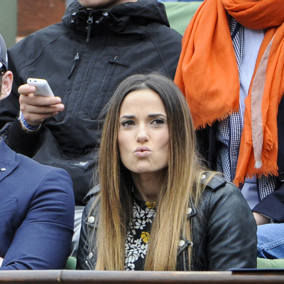Louis Sarkozy et sa compagne Capucine Anav - People dans les tribunes des internationaux de France de tennis à Roland Garros le 1er juin 2016. © Pierre Perusseau / Bestimage 