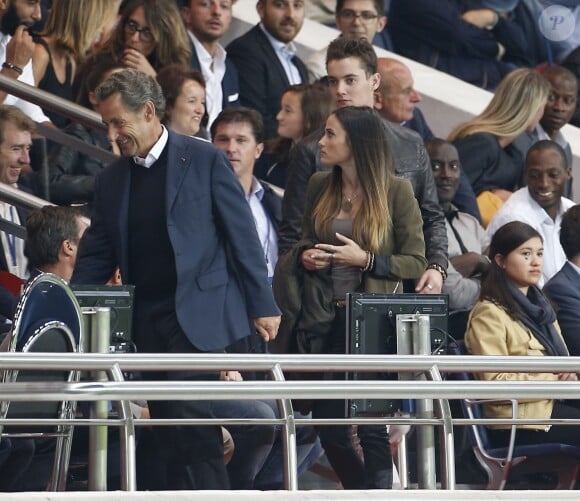 Nicolas Sarkozy, son fils Louis Sarkozy et sa compagne Capucine Anav - La famille Sarkozy au match de football PSG-GFC Ajaccio lors de la 2ème journée de la Ligue 1 au Parc des Princes à Paris, le 16 août 2015. 