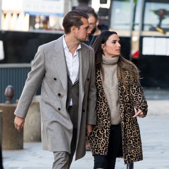 Capucine Anav et son compagnon Victor sont allés choisir leurs alliances pour leur futur mariage, à la bijouterie Galeries Lafayette - Royal Quartz Paris rue Royal à Paris, France, le 7 février 2022.