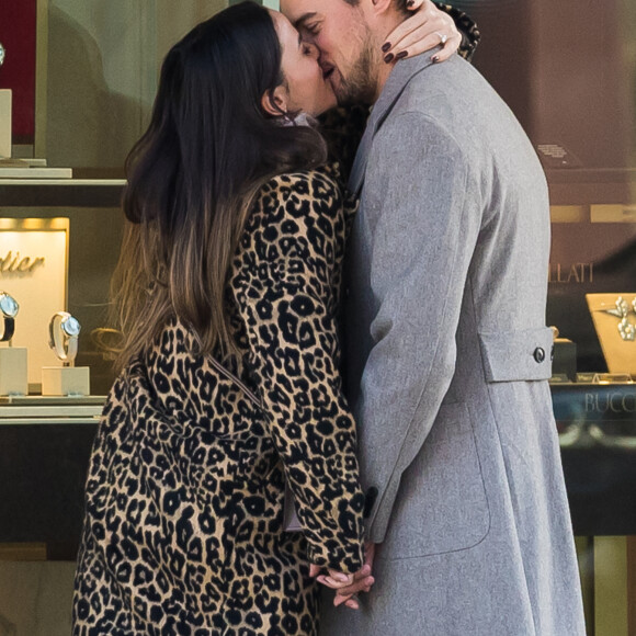 Capucine Anav et son compagnon Victor sont allés choisir leurs alliances pour leur futur mariage, à la bijouterie Galeries Lafayette - Royal Quartz Paris rue Royal à Paris, France, le 7 février 2022.