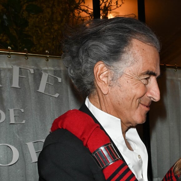 Bernard-Henri Lévy et Arielle Dombasle - Lancement du numéro 75 de la revue littéraire "La règle du jeu", avec pour thème "Comment lisez-vous ?", au Café de Flore à Paris. Le 16 février 2022 © Coadic Guirec / Bestimage