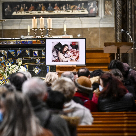 Un rassemblement religieux a lieu à la cathédrale d'Albi, France, le 8 janvier 2022, à l'initiative de la soeur et d'une amie de Delphine Jubillar.