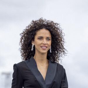 Noémie Lenoir lors du défilé de mode "Le Défilé L'Oreal Paris 2021" lors de la la Fashion Week printemps/été 2022 sur le parvis des droits de l'homme à Paris, France, le 3 octobre 2021. © Olivier Borde/Bestimage 