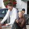 Ashley Tisdale et son petit ami Scott Speer sont allés faire les courses dans un supermarché de Toluca Lake le 10 janvier 2010