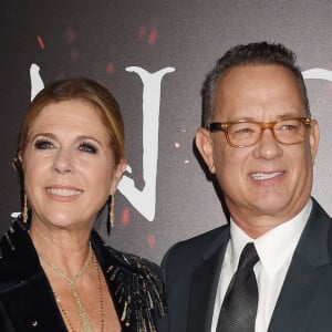 Tom Hanks et sa femme Rita Wilson à la projection de "Inferno" au DGA Theater à Los Angeles le 25 octobre 2016. © CPA / Bestimage