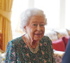 La reine Elisabeth II d'Angleterre en audience au château de Windsor.