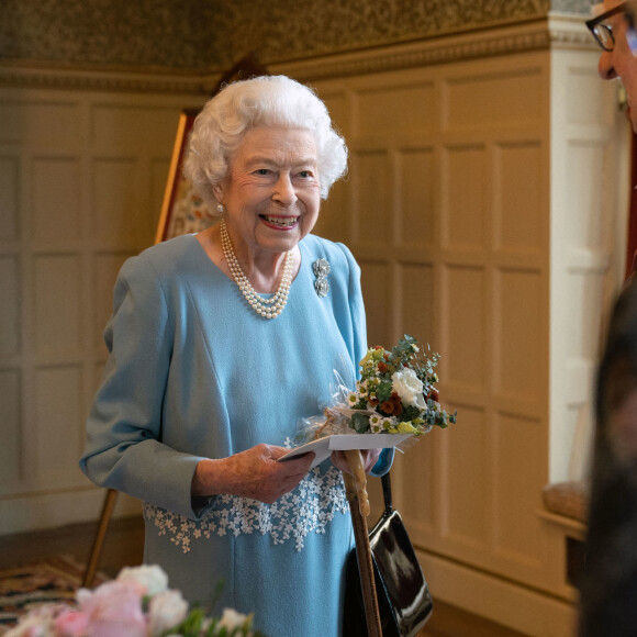 La reine Elisabeth II quitte Sandringham House, qui est la résidence de la reine à Norfolk, après une réception avec des représentants de groupes communautaires locaux pour célébrer le début du Jubilé de platine.Le 5 février 2022. 