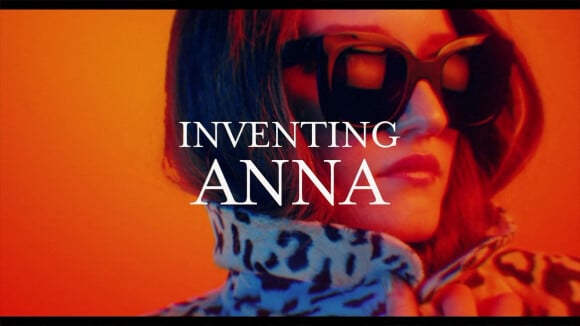 Images de la bande annonce du film "Inventing Anna" avec Julia Garner. 