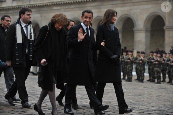 Carla Bruni a accompagné Nicolas Sarkozy lors des funérailles de Philippe Séguin le 11 janvier 2010 à Paris