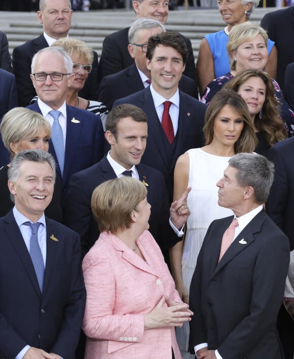Brigitte Macron, son mari Emmanuel Macron, Melania Trump, son mari Donald Trump, Angela Merkel et son mari Joachim Sauer - Photo de famille des participants du sommet du G20 et de leurs conjoints avant un concert à l'Elbphilharmonie à Hambourg, Allemagne, le 7 juillet 2017.