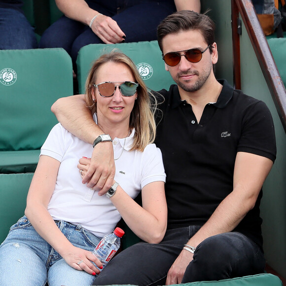 Audrey Lamy et son compagnon Thomas Sabatier dans les tribunes des internationaux de Roland Garros - jour 5 - à Paris, France, le 31 mai 2018. © Cyril Moreau - Dominique Jacovides/Bestimage 