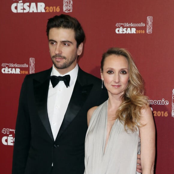 Audrey Lamy enceinte et son compagnon Thomas Sabatier - Photocall lors de la 41ème cérémonie des Cesar au théâtre du Châtelet à Paris. © Borde-Jacovides/Bestimage 