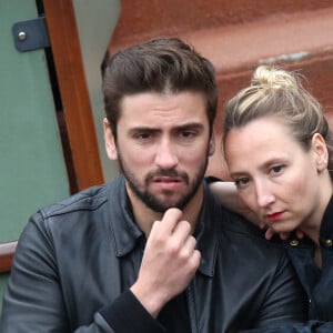 Audrey Lamy et son compagnon Thomas Sabatier aux Internationaux de France de tennis de Roland Garros à Paris le 1er juin 2014.