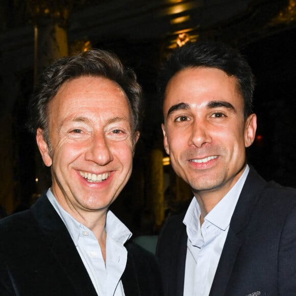 Stéphane Bern et son compagnon Yori Bailleres - Inauguration de la statue de cire de "Muriel Robin et Pierre Palmade" au musée Grévin à Paris le 25 octobre 2021. © Coadic Guirec/Bestimage