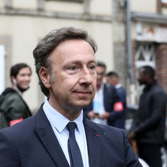 Stéphane Bern lors d'une rencontre avec les habitants de Illiers-Combray en Eure-et-Loir après la visite du Musée Marcel Proust - Maison de Tante Léonie le 15 septembre 2021. © Stéphane Lemouton / Bestimage