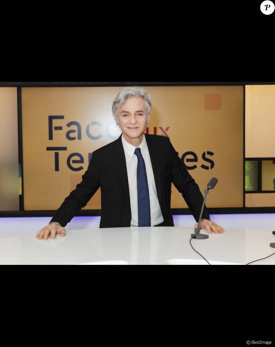Exclusif - Cyril Viguier sur le plateau de l'émission Face aux Territoires, présentée par C.Viguier et diffusée en direct sur TV5 Monde, à Paris, FRance, le 03 février 2022. © Jack Tribeca/Bestimage