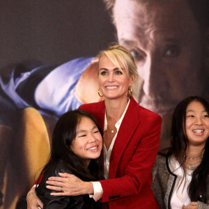 Laeticia Hallyday et ses filles Joy et Jade - Projection au Grand Rex à Paris des documentaires "Johnny USA" et "A nos promesses" à l'occasion de la Journée Spéciale Johnny, son rêve américain. Le 21 octobre 2020. © Jacovides-Moreau / Bestimage