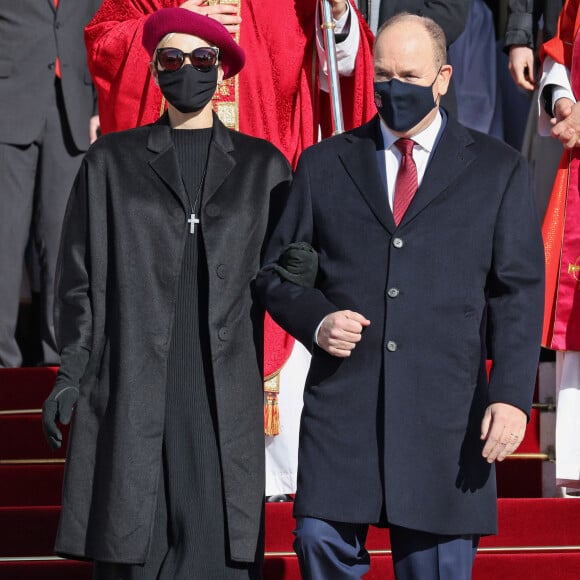 Le prince Albert II de Monaco, la princesse Charlène de Monaco - Le couple princier a assisté à la messe de Sainte Dévote à la cathédrale de Monaco le 27 janvier 2021. © Jean-Charles Vinaj / Pool Monaco / Bestimage