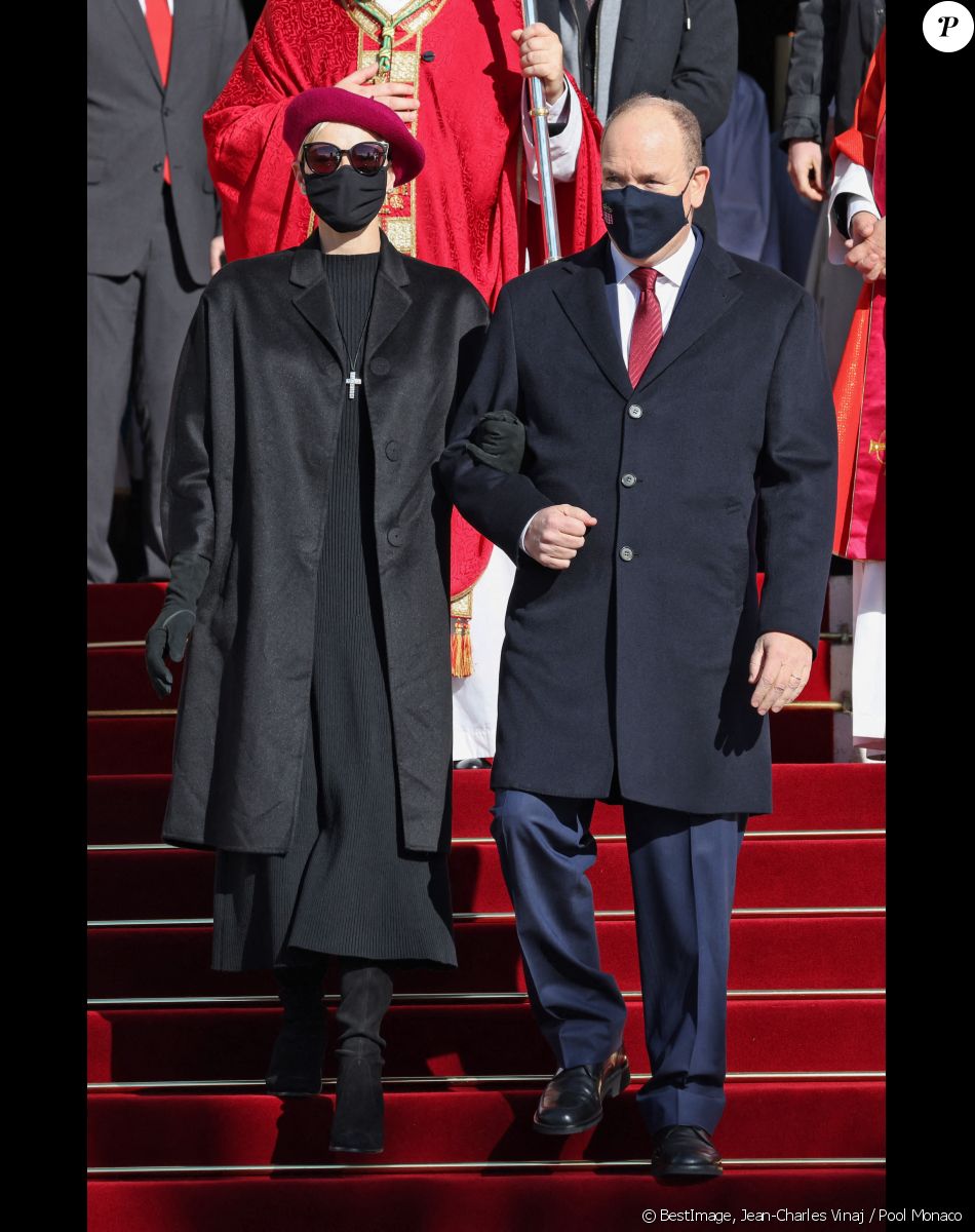 Le prince Albert II de Monaco, la princesse Charlène de Monaco - Le couple princier a assisté à la messe de Sainte Dévote à la cathédrale de Monaco le 27 janvier 2021. © Jean-Charles Vinaj / Pool Monaco / Bestimage