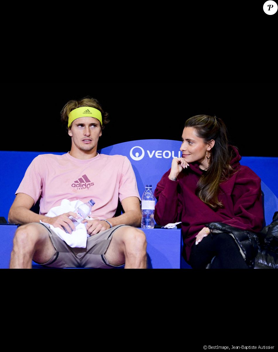 Alexander Zverev (Ger) et sa compagne le mannequin allemand Sophia Thomalla - Alexander Zverev s'entraîne aux côtés de sa compagne Sophia Thomalla lors de l'Open Sud de France 2022 de tennis à Montpellier le 30 janvier 2022. © JB Autissier/Panoramic/Bestimage