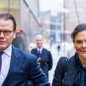 La princesse Victoria de Suède et son mari le prince Daniel au Swedish Institute for European Policy Studies à Stockholm, le 24 février 2022.