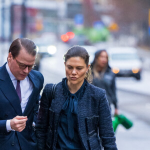 La princesse Victoria de Suède et son mari le prince Daniel au Swedish Institute for European Policy Studies à Stockholm, le 24 février 2022.