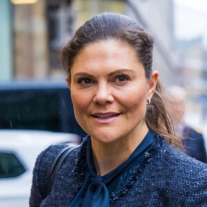 La princesse Victoria de Suède et son mari le prince Daniel au Swedish Institute for European Policy Studies à Stockholm, le 24 février 2022.