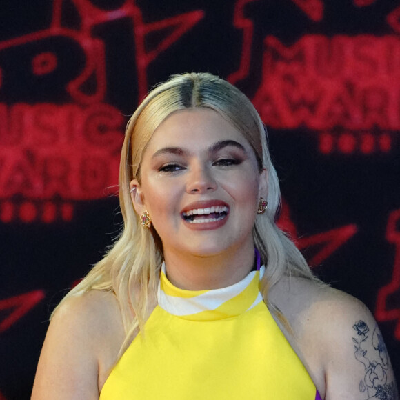 Louane Emera lors de la 23ème édition des NRJ Music Awards 2021 au Palais des Festivals de Cannes, le 20 novembre 2021. 