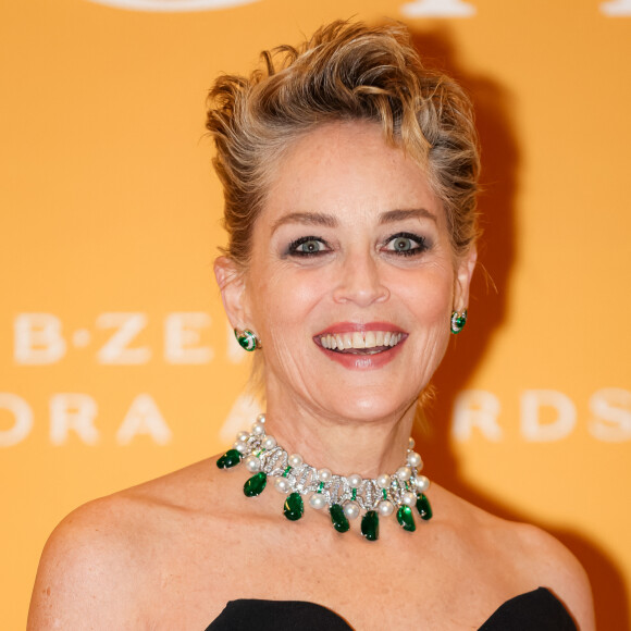 Sharon Stone assiste à la cérémonie des "Bulgari BZero1 Aurora Awards" à Milan, le 27 février 2022.