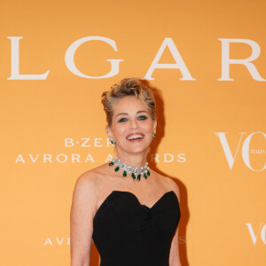 Sharon Stone assiste à la cérémonie des "Bulgari BZero1 Aurora Awards" à Milan, le 27 février 2022.