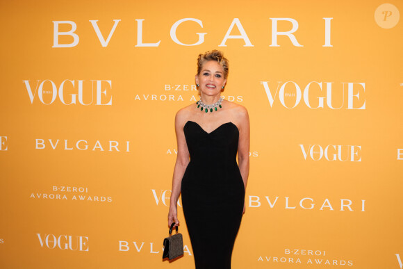 Sharon Stone assiste à la cérémonie des "Bulgari BZero1 Aurora Awards" à Milan, le 27 février 2022.