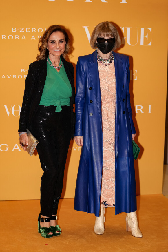 Lucia Silvestri (directrice de création de Bulgari) et Anna Wintour assistent à la cérémonie des "Bulgari BZero1 Aurora Awards" à Milan, le 27 février 2022.