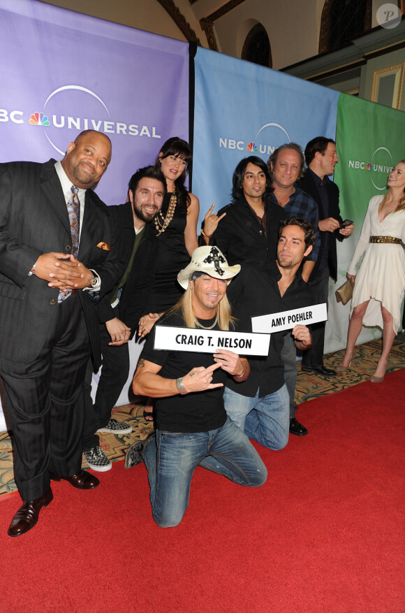 Zachary Levi entouré des comédiens de sa série lors NBC Universal Press Tour