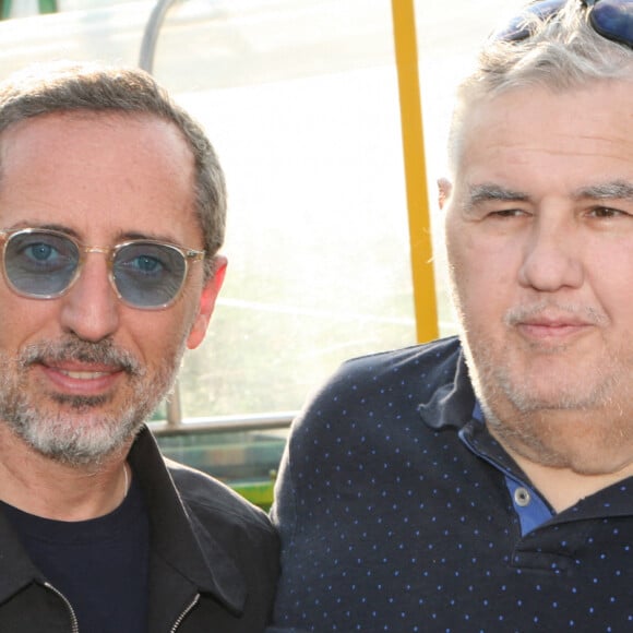 Gad Elmaleh et Pierre Ménès - Inauguration de la "Fête à Neuneu" au profit de l'association "Innocence En Danger" sur la pelouse de la Muette au Bois de Boulogne, à Paris, France, le 3 septembre 2021. © JLPPA/Bestimage