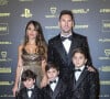 Lionel Messi avec sa femme Antonella Roccuzzo et ses enfants Thiago, Mateo et Ciro - Photocall de la cérémonie du Ballon d'Or 2021 au Théâtre du Châtelet le 29 novembre 2021. © Cyril Moreau/Bestimage