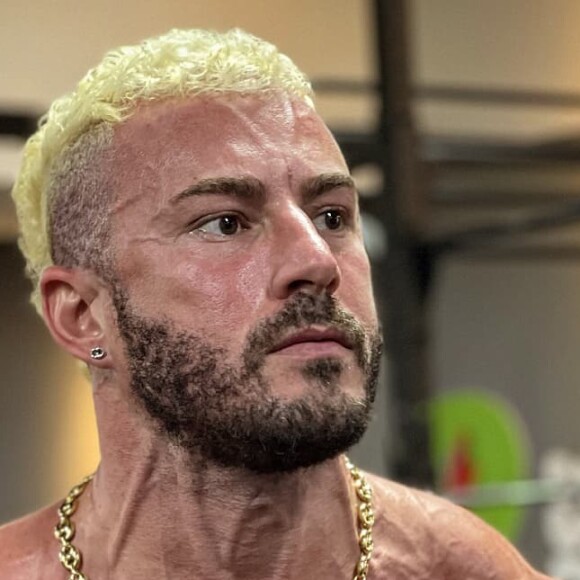 Maxime Parisi dévoile ses muscles sur Instagram