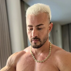 Maxime Parisi dévoile ses muscles sur Instagram